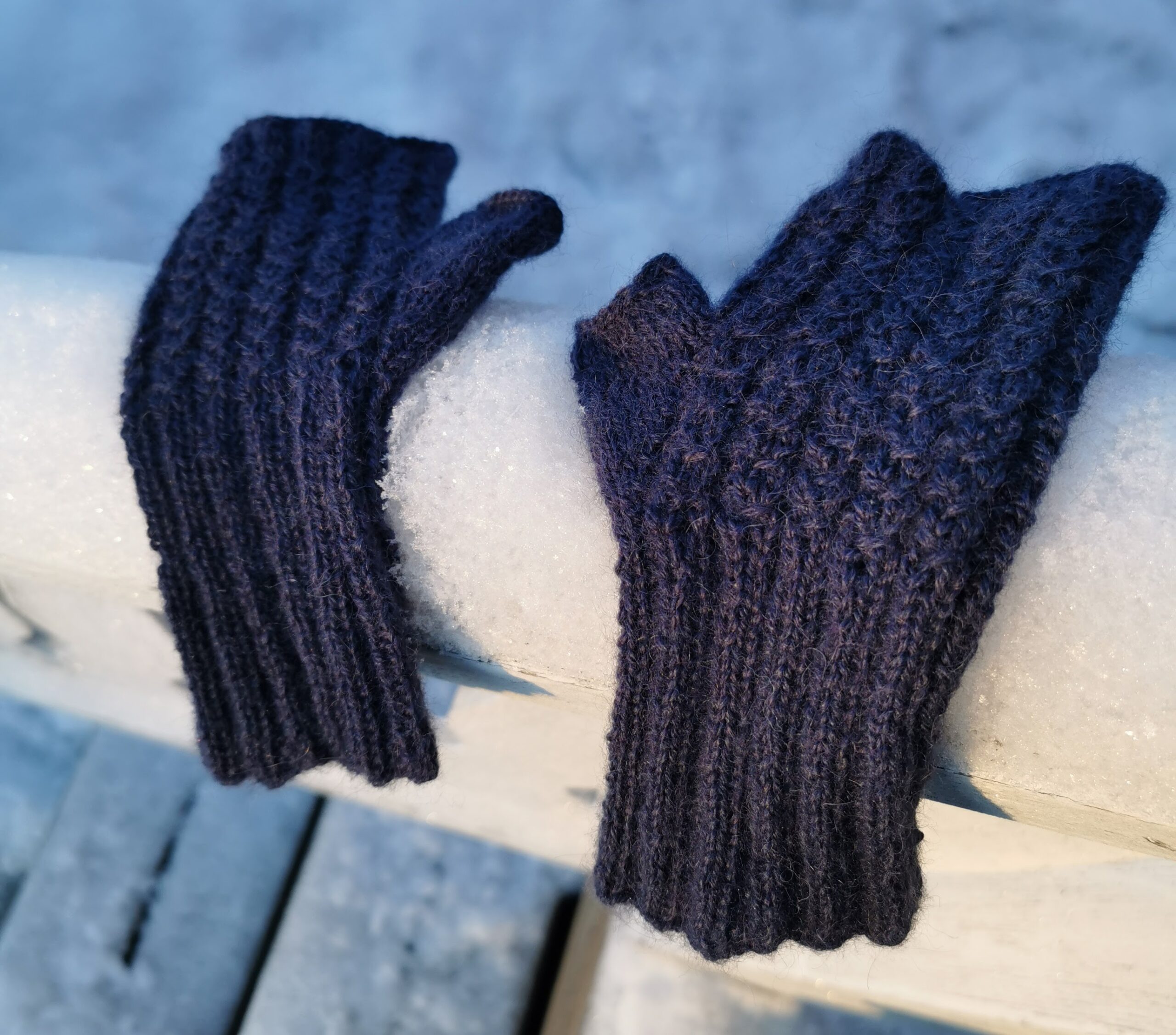 Handwarmers with a simple, beautiful pattern